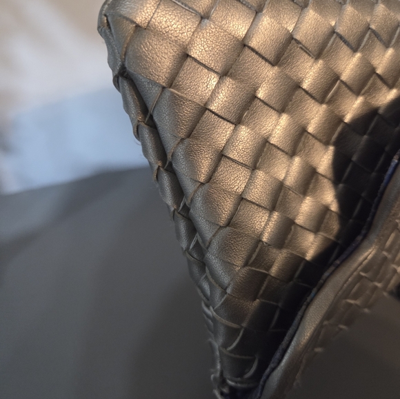 Sondra Roberts Elegant Silver Woven Gold Clutch/Wristlet - Picture 6 of 10